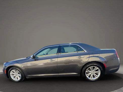Used 2017 Chrysler 300 C RWD image 8