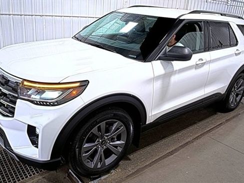 Used 2026 Ford Explorer Active w/ Active Comfort Package AWD/4WD image 1