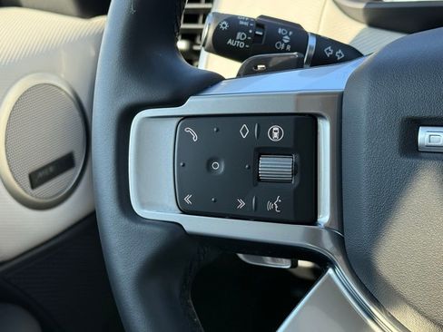 Certified 2025 Land Rover Discovery Dynamic SE image 19