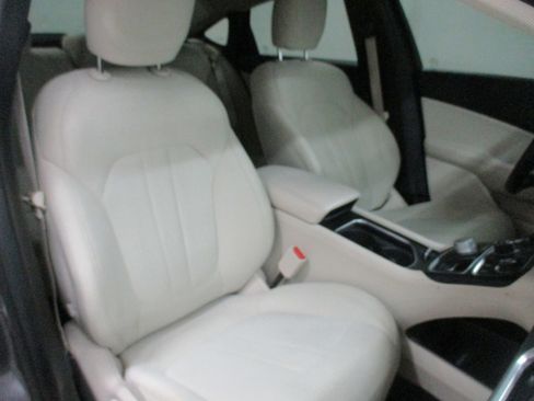 Used 2017 Chrysler 200 Limited w/ Convenience Group FWD image 10