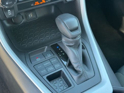 Used 2025 Toyota RAV4 XLE AWD/4WD image 24