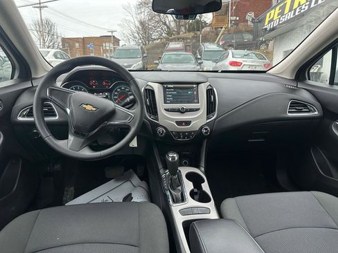 Used 2018 Chevrolet Cruze LS image 11