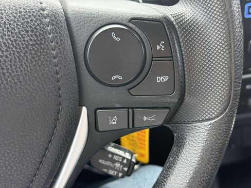 Used 2017 Toyota Corolla LE image 39