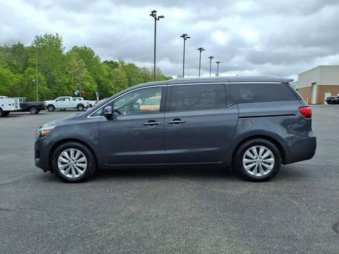 Used 2017 Kia Sedona EX FWD image 4