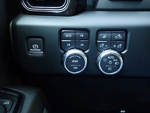 Used 2024 GMC Sierra 1500 AT4 w/ Technology Package image 25