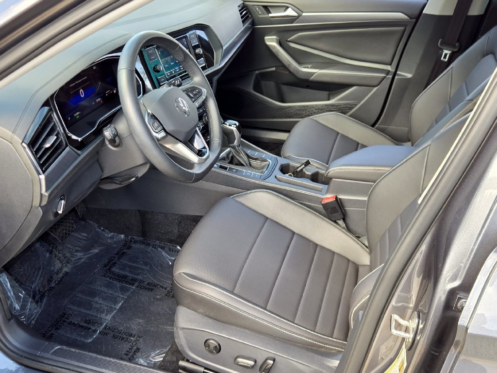 Certified 2024 Volkswagen Jetta SE w/ Panoramic Sunroof Package FWD image 11