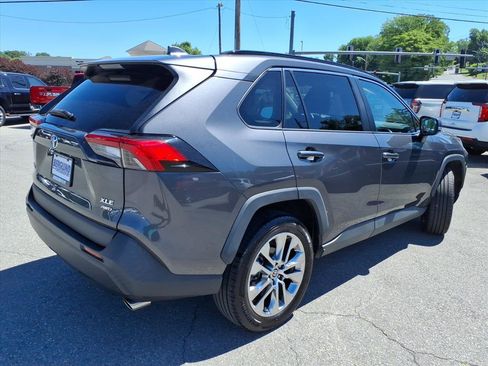 Used 2021 Toyota RAV4 XLE Premium AWD/4WD image 4