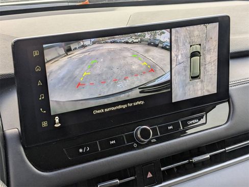 Used 2025 Mitsubishi Outlander SE image 17