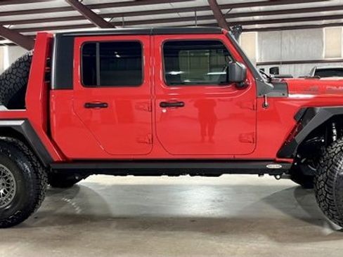 Used 2021 Jeep Gladiator Sport image 2