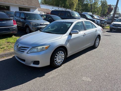 Used 2011 Toyota Camry FWD image 1