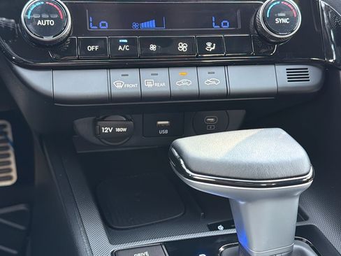 Certified 2025 Hyundai Elantra SEL FWD image 24
