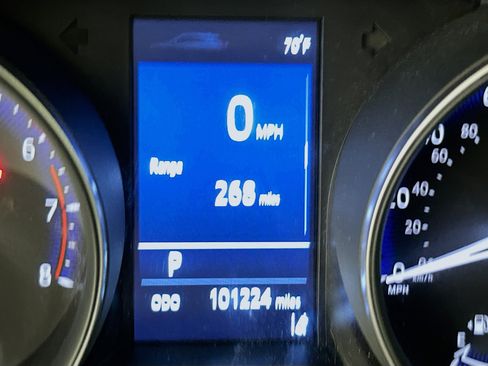 Used 2019 Toyota C-HR XLE FWD image 19