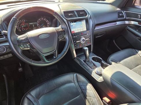 Used 2018 Ford Explorer Platinum AWD/4WD image 8