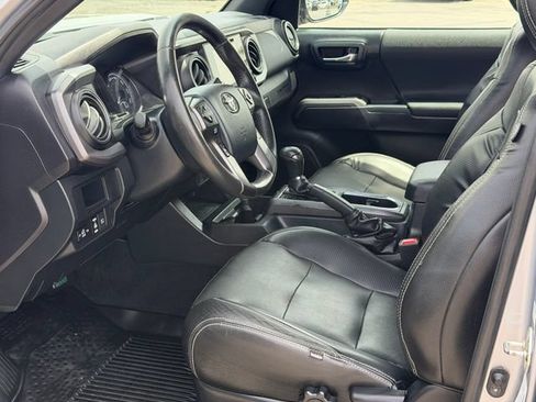 Used 2018 Toyota Tacoma TRD Sport RWD image 15
