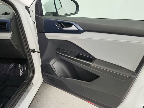 Used 2024 Volkswagen Taos SE image 24