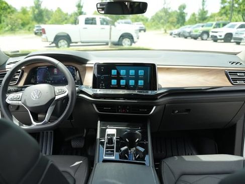 Used 2024 Volkswagen Atlas SE AWD/4WD image 26