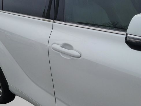 Used 2024 Toyota Highlander Platinum image 15