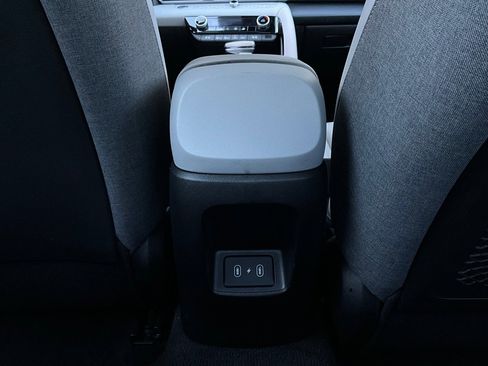 Used 2025 Hyundai Elantra Limited image 13