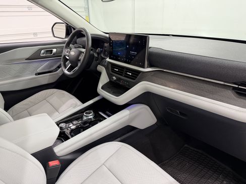 Used 2025 Ford Explorer Platinum w/ Ultimate Package image 27