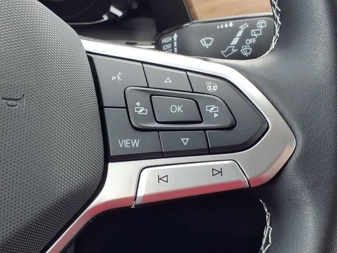 Used 2025 Volkswagen Atlas SE AWD/4WD image 26