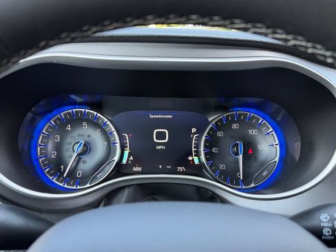 New 2027 Chrysler Pacifica Select w/ Family Tech Group FWD image 21