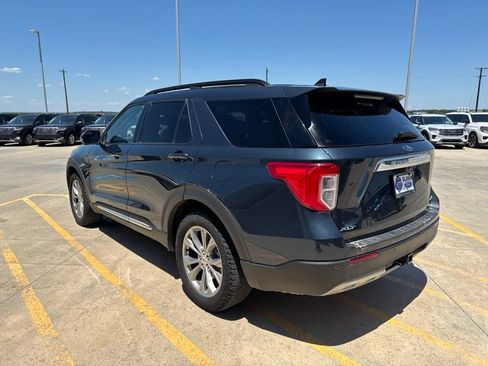 Used 2022 Ford Explorer XLT w/ Equipment Group 202A AWD/4WD image 7