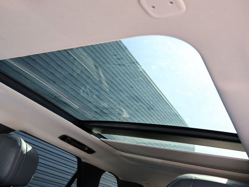 Used 2023 Land Rover Range Rover Sport SE image 21