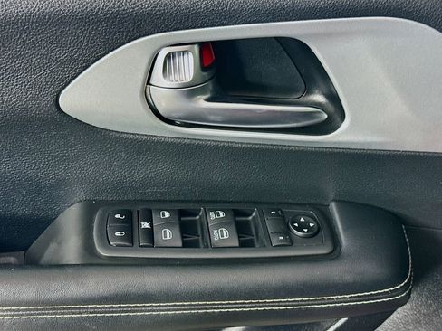 Used 2020 Chrysler Pacifica Touring w/ S Appearance Package image 22