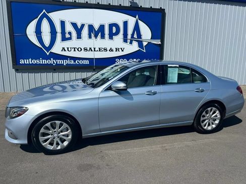 Used 2017 Mercedes-Benz E 300 4MATIC image 2
