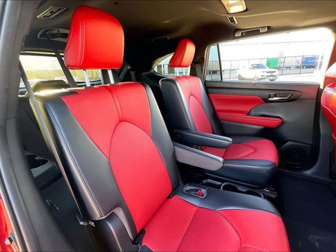 Used 2023 Toyota Highlander L image 33