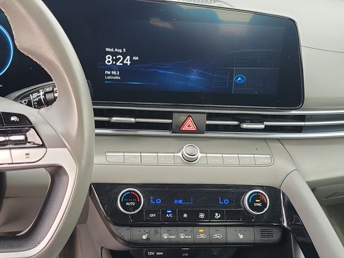 Certified 2025 Hyundai Elantra SEL FWD image 15