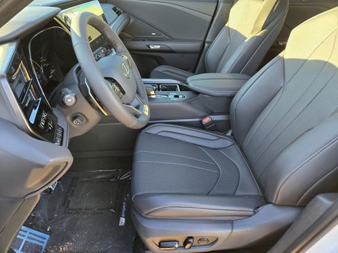 New 2025 Lexus TX 500h AWD image 6