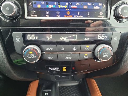 Used 2019 Nissan Rogue SL w/ Premium Package image 25