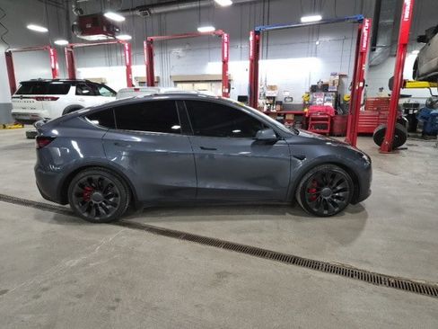 Used 2022 Tesla Model Y Performance image 2