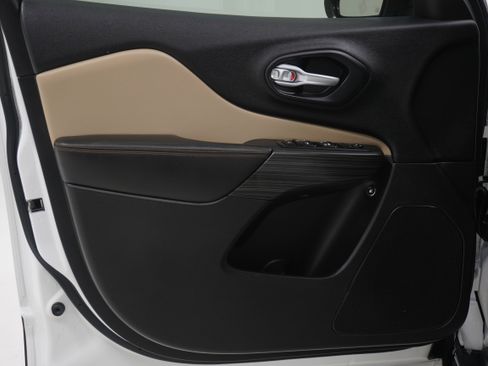 Used 2016 Jeep Cherokee Limited image 13