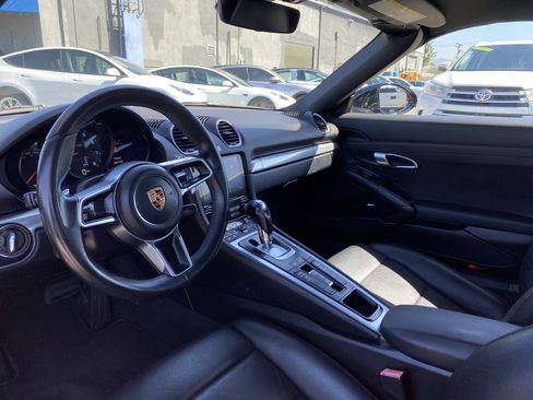 Used 2017 Porsche 718 Boxster RWD image 15