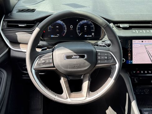 New 2026 Jeep Grand Cherokee Altitude image 17