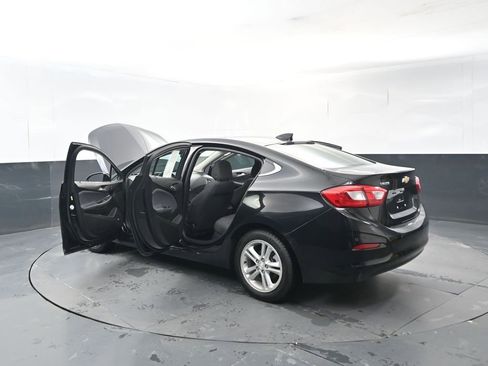 Used 2018 Chevrolet Cruze LT image 32