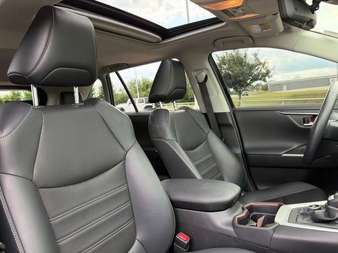 Used 2020 Toyota RAV4 Limited w/ Limited Grade Weather Package AWD/4WD image 31