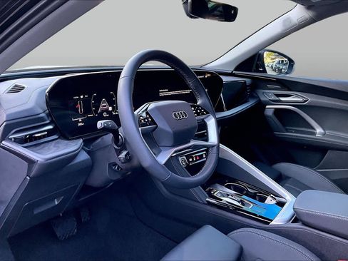Certified 2025 Audi Q5 Premium Plus w/ Premium Plus AWD/4WD image 17