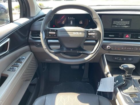 New 2027 Kia Carnival FWD image 12