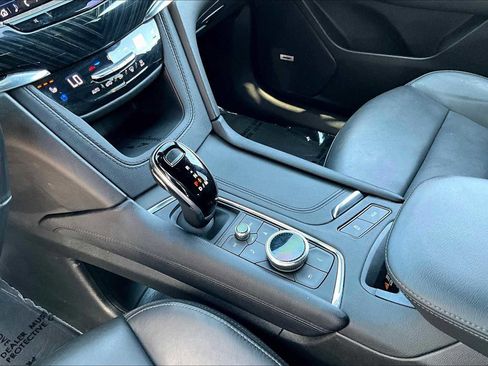 Used 2024 Cadillac XT6 Premium Luxury image 31