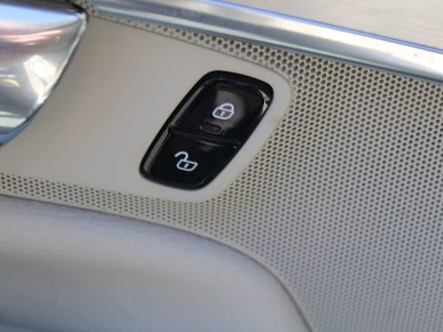 Used 2017 Volvo XC90 T5 Momentum w/ Vision Package FWD image 22