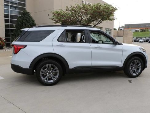 New 2026 Ford Explorer Active w/ Active Comfort Package AWD/4WD image 7