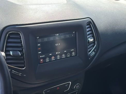 Used 2020 Jeep Compass Latitude w/ Cold Weather Group AWD/4WD image 19