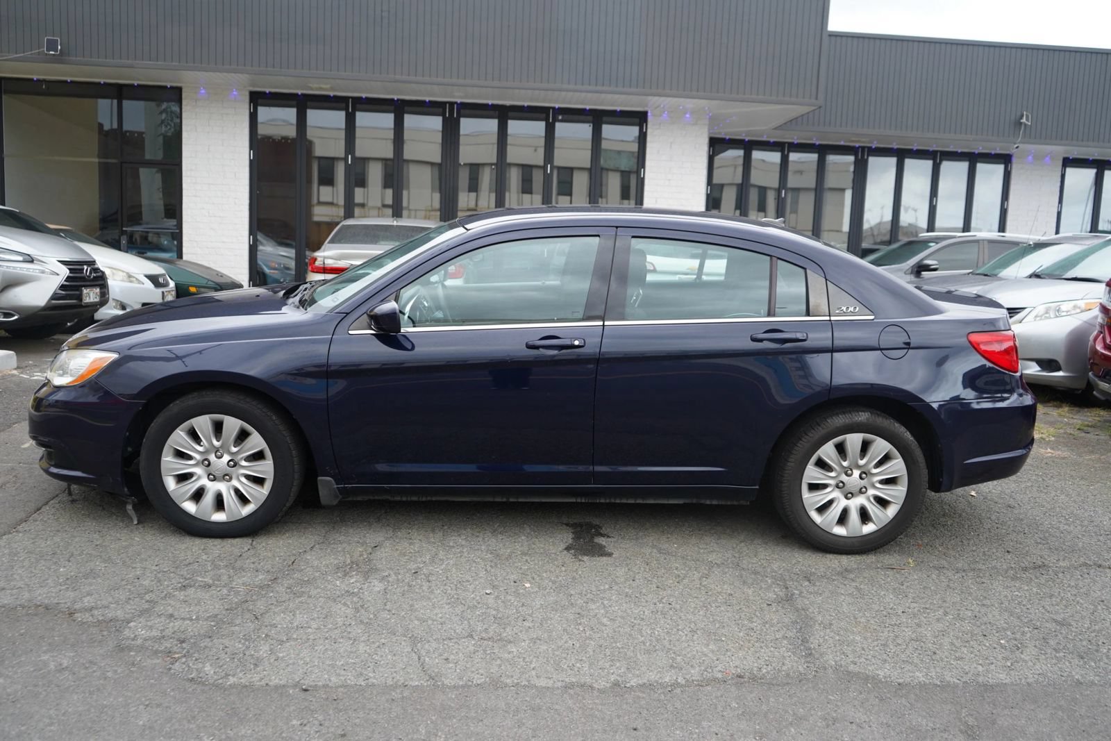 Used 2013 Chrysler 200 LX FWD image 2