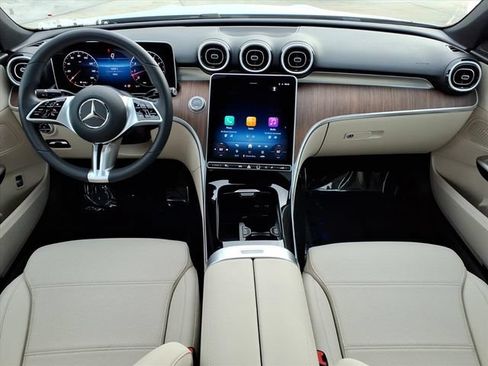 Used 2025 Mercedes-Benz C 300 4MATIC Sedan image 4