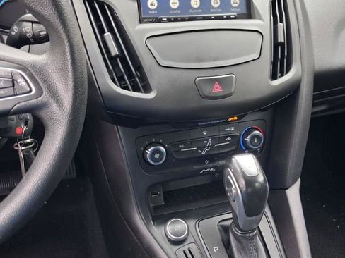 Used 2016 Ford Focus SE FWD image 9