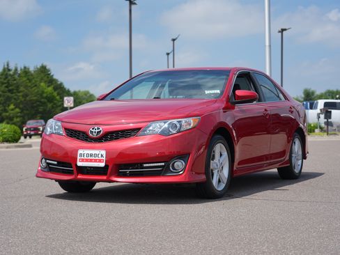 Used 2014 Toyota Camry SE FWD image 7
