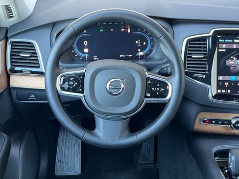 Used 2025 Volvo XC90 B6 Ultra image 18